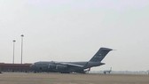 May bay vận tải hạng nặng chở đồ dùng, phương tiện phục vụ Tổng thống Mỹ hạ cánh tại Nội Bài