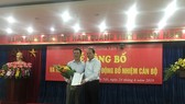 Thứ trưởng Bộ GTVT Nguyễn Nhật trao quyết định bổ nhiệm cho ông Lê Minh Đạo