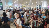 Tình trạng ùn ứ tại khu vực làm thủ tục hàng không đang tăng lên tại sân bay Nội Bài