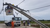 Cột điện gãy đổ trong bão số 5 tại Thừa Thiên- Huế