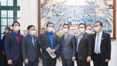 Đồng chí Võ Văn Thưởng cùng các đại biểu tham dự chương trình Tôi yêu Tổ quốc tôi nhân kỷ niệm 65 năm Ngày thành lập Hội LHTN Việt Nam. Ảnh: VIẾT CHUNG