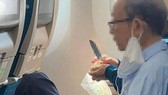 Hành khách mang dao gọt hoa quả lên máy bay