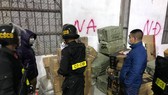 Lực lượng chức năng thu giữ hàng buôn lậu