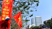 Đường phố Hà Nội “thay áo mới” chào mừng Đại hội Đảng lần thứ XIII