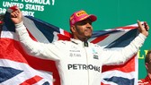 Lewis Hamilton ăn mừng chiến thắng thứ 9 trong mùa