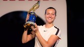 Petra Kvitova và chiếc cúp vô địch ở Doha