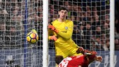 Courtois trong trận Chelsea thua MU 1-2