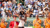 Sloane Stephens hạnh phúc với chiếc cúp vô địch Miami Open 2018