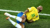 Neymar vẫn chưa bỏ tật ăn vạ