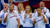 Niềm vui chiến thắng của tuyển CH Séc (ở giữa là Petra Kvitova)
