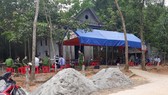 Ngôi nhà chị X. nơi xảy ra vụ việc thương tâm. Ảnh: D.T.