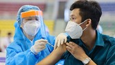 Tiêm vaccine phòng Covid-19 tại Nghệ An. Ảnh: TTYT NA
