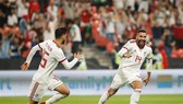 Saman Ghoddos ăn mừng sau pha ghi bàn vào lưới Yemen