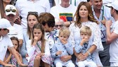 Gia đình nhỏ của Federer, Mikra đứng cao nhất bên phải