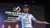 Julian Alaphilippe trong buổi lễ trao giải chặng 3
