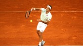 Roger Federer thắng trận sân đất nện đầu tiên sau 3 năm
