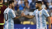 Aguero (phải) và Messi