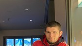 Khabib tươi tỉnh uống cà phê