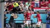 Các cầu thủ Hungary ăn mừng bàn mở tỷ số