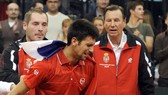 HLV Pilic và Djokovic khi làm việc với nhau trong màu áo đội tuyển Davis Cup Serbia