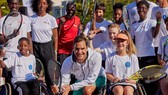 Federer trong một sự kiện thiện nguyện vì cộng đồng