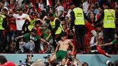 CĐV Morocco trên khán đài trong trận thắng Tây Ban Nha