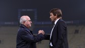 Antonio Conte sẽ phải nhớ ơn Chủ tịch FIGC Carlo Tavecchio, bởi Azzurri là bệ phóng đưa ông đến Chelsea. Ảnh: Getty Images.