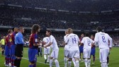 Barca đã xếp hàng chào đón nhà vô địch Real Madrid năm 2008.