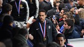 Neymar lãnh án treo giò vì tát CĐV