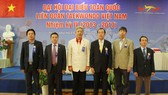 Ông Trương Ngọc Để (giữa, áo trắng) đang là Chủ tịch Liên đoàn taekwondo Việt Nam. Ảnh: VIỆT VIỆT