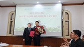 Thứ trưởng Tạ Quang Đông trao quyết định bổ nhiệm Tổng Cục trưởng Tổng Cục TDTT cho PGS.TS Đặng Hà Việt.