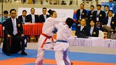 karate chuẩn bị bế mạc nhưng VĐV Thái Lan mới đến xin thi đấu. Ảnh: MINH CHIẾN