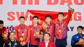 Tuyển thủ Jeremi Loic Nino Lương  (ngoài cùng bên phải) là đại diện của bơi TPHCM đã giành HCV ở SEA Games 31. Ảnh: DŨNG PHƯƠNG