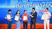 Nguyễn Thị Oanh thêm một lần dược vinh danh ở năm 2022 này với giải thưởng Vinh quang Việt Nam. Ảnh: HẢI NGUYỄN