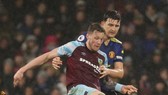 Weghorst từng làm khổ Harry Maguire trong trận thua của Man United trước Burnley