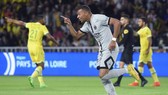 Mbappe kết liễu Nantes với cú đúp bàn thắng