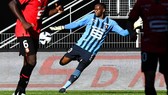 Lão tướng Mandanda phất bóng kiến tạo thành bàn