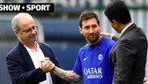 Messi bên cạnh Cố vấn Campos (trái) cùng Chủ tịch Al-Khelaifi (phải)