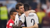 Muller và Rudiger an ủi nhau sau thất bại cay đắng tại World Cup 2022