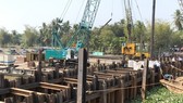 Tien Giang starts construction of saltwater prevention steel dam