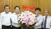 HCMC leaders visit, congratulate press agencies