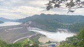 Hoa Binh Reservoir opened 5 gates to discharge water as requested by the natural disaster prevention and control even when the rainy season is yet to come.