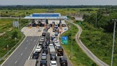 Nhon Trach Bridge is forecast to ease the traffic burden and reduce local traffic congestion at Nhon Trach Toll Plaza. (Photo: SGGP)