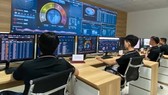 Monitoring a cyber-attack at a center for information security in Ho Chi Minh City. (Photo: SGGP)