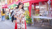   Người đẹp điền kinh Lê Thị Mộng Tuyền thướt tha trong tà áo dài truyền thống du xuân