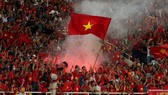 Hành vi cổ vũ không tuân thủ điều lệ của một nhóm khán giả đang có nguy cơ ảnh hưởng đến đội tuyển Việt Nam. Ảnh: MINH HOÀNG