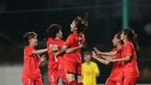 Niềm vui vô địch của các cô gái đội Dự tuyển Việt Nam
