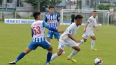 An Giang (áo trắng) chọn sân Kiên Giang làm sân nhà ở mùa bóng 2021. Ảnh: PVF
