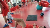 Một buổi tập thể lực của ĐT futsal Việt Nam tại NTĐ Thái Sơn Nam. Ảnh: THANH ĐÌNH