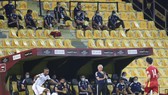 HLV Bert van Marwijk cùng đội tuyển UAE kịp giành vé đi tiếp ở vòng đấu cuối cùng. Ảnh: ANH KHOA